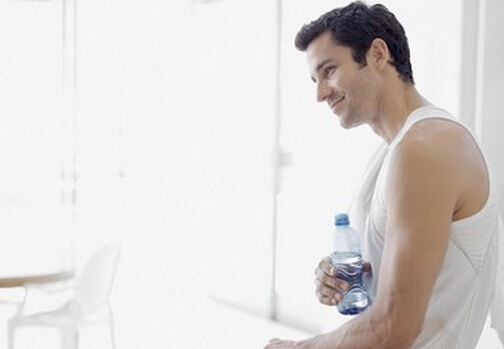 男性多喝水的好處-如何提升精子質量？