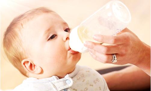 寶寶喝奶打嗝原因及緩解辦法