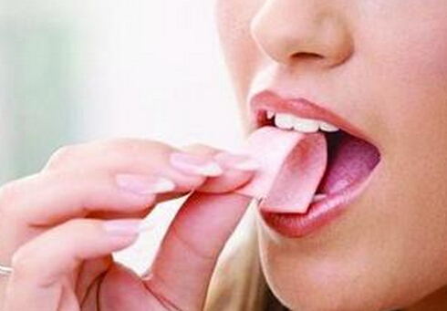 嚼口香糖的副作用-嚼口香糖會誘發頭痛