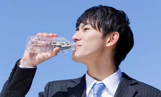 男性多喝水可提升精子質量