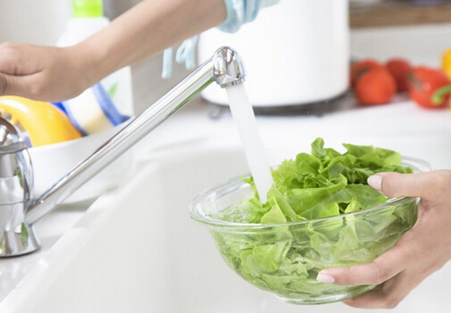 溫水洗菜能去除致癌物嗎？怎麼洗菜才安全