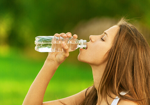 多喝水的好處-感冒為什麼要多喝水？