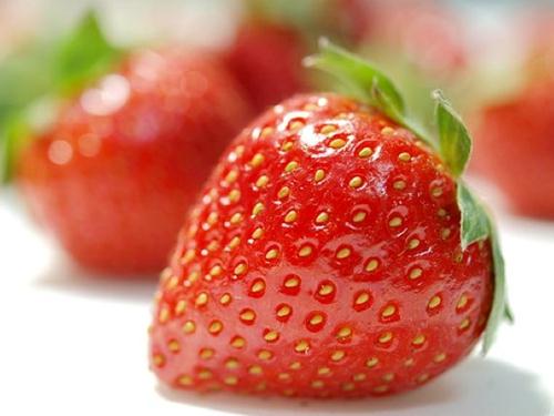 如何鑒別激素草莓？激素草莓的辨別方法