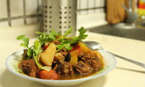 川味菜餚土豆燒排骨的做法