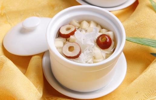 銀耳蓮子湯的功效 銀耳蓮子湯的做法
