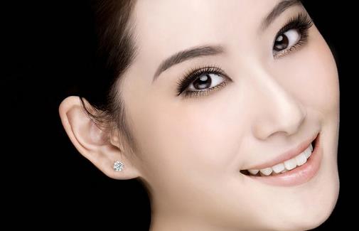 美容達人教你溫柔的將眼妝卸乾淨