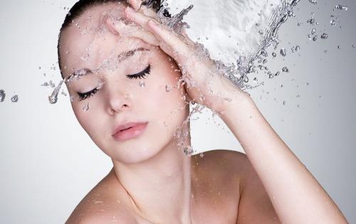 實用補水方法應對肌膚乾燥缺水問題